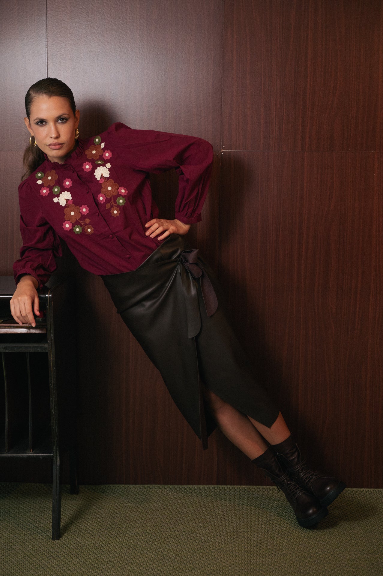 Gonna midi in similpelle marrone