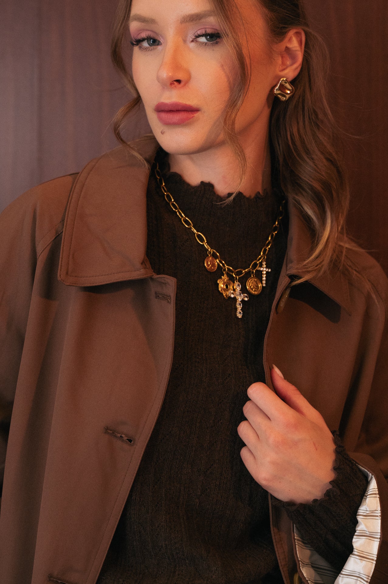 Trench Marrone da Donna con Dettaglio a Righe