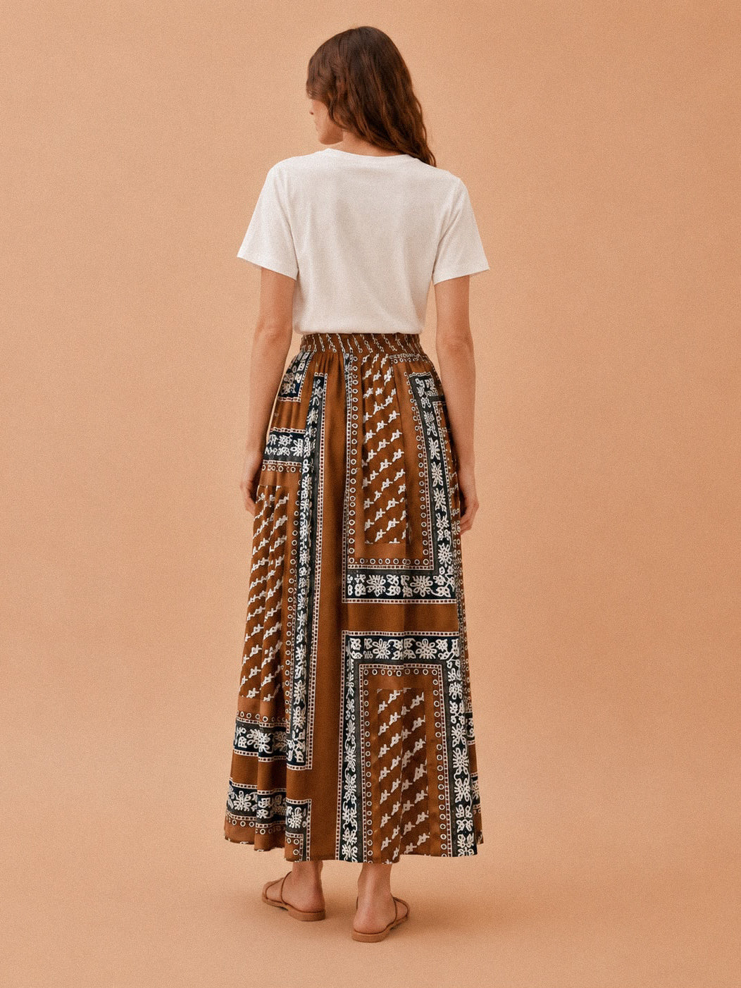 T-shirt bianca con stampa rondini