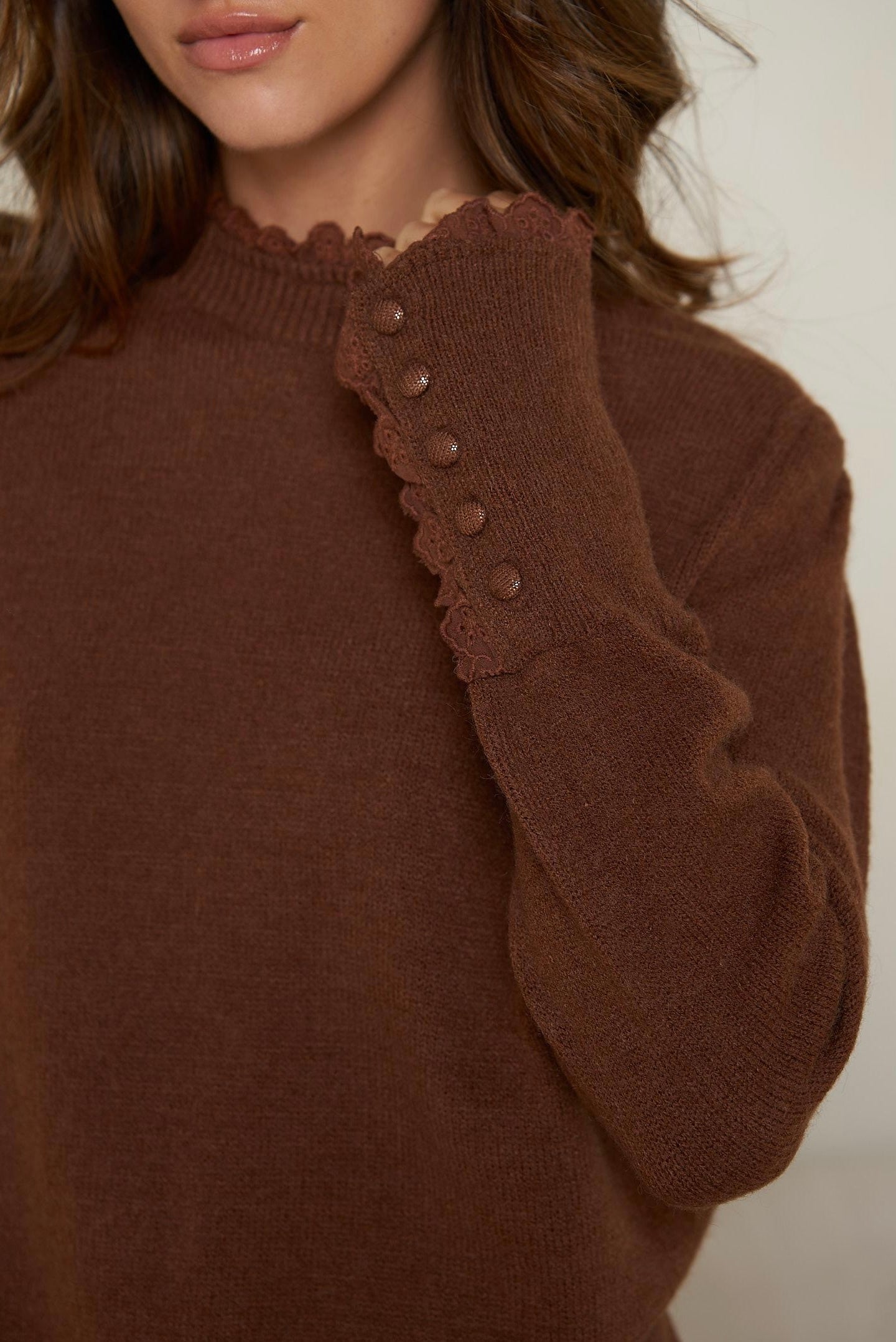 Maglia Donna marrone Modello Camille | Collo e Polsi in Pizzo | Misto Lana Morbido