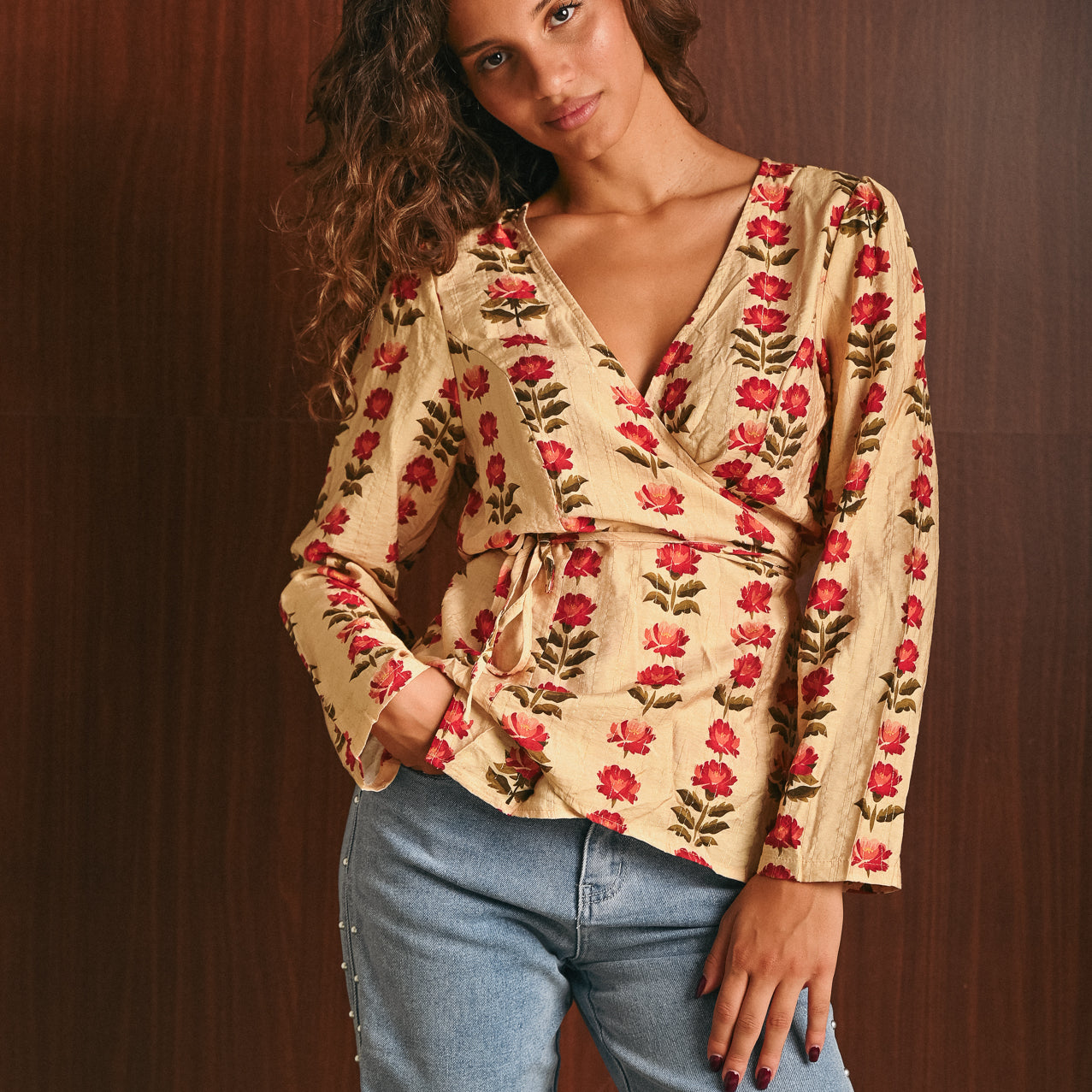 Blusa Donna Sara Fantasia Floreale con Scollatura a V, Laccetto Regolabile