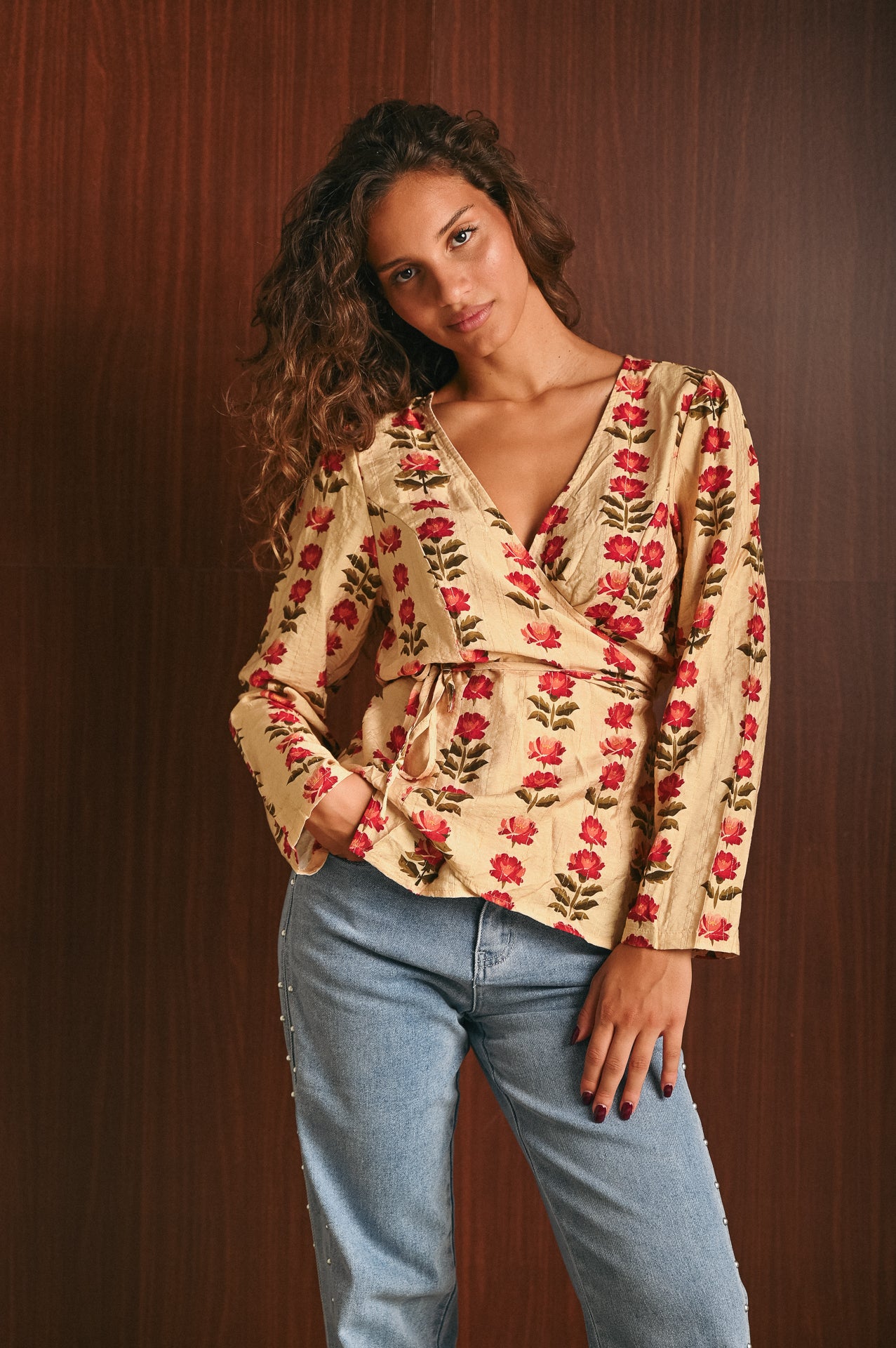Blusa Donna Sara Fantasia Floreale con Scollatura a V, Laccetto Regolabile