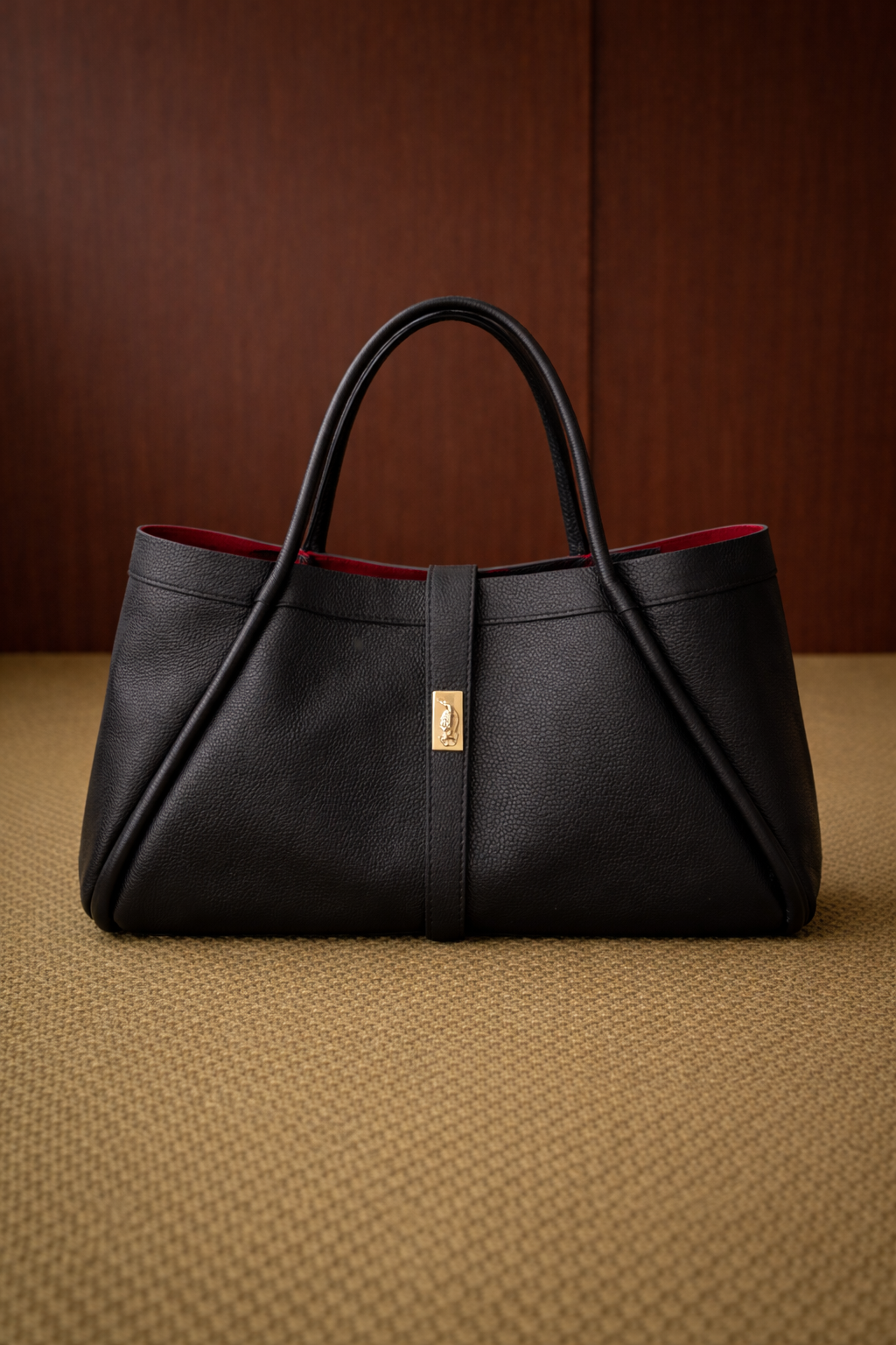 Borsa shopper in vera pelle nera con tracolla regolabile