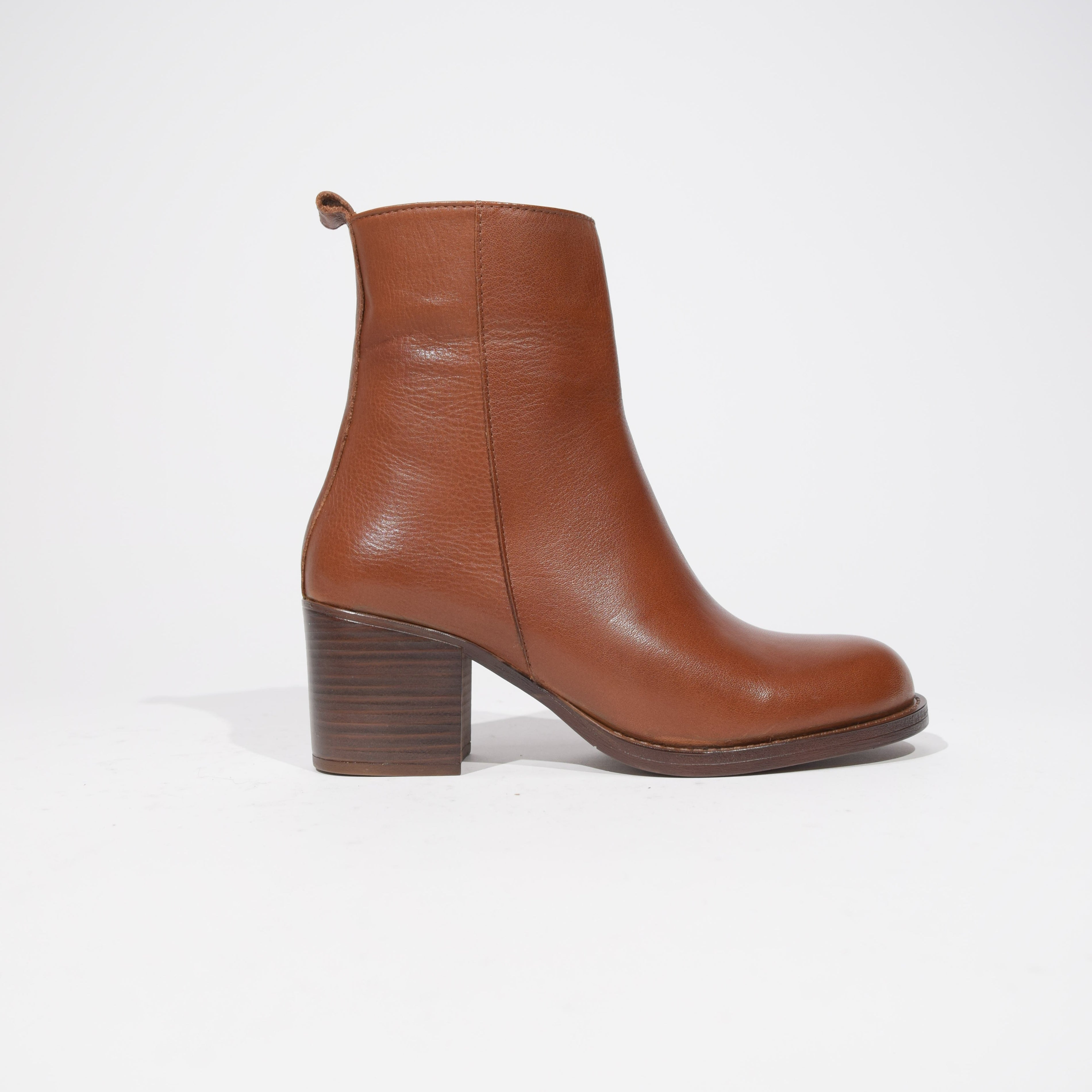 Leather ankle boot with heel