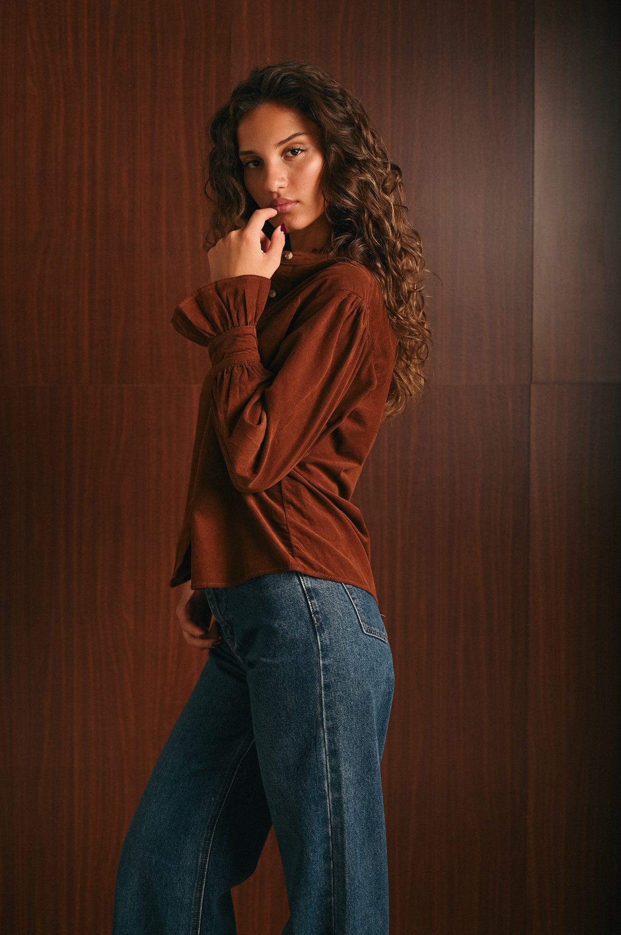 Camicia Donna Camel in Velluto Mille Righe con Colletto Rouche
