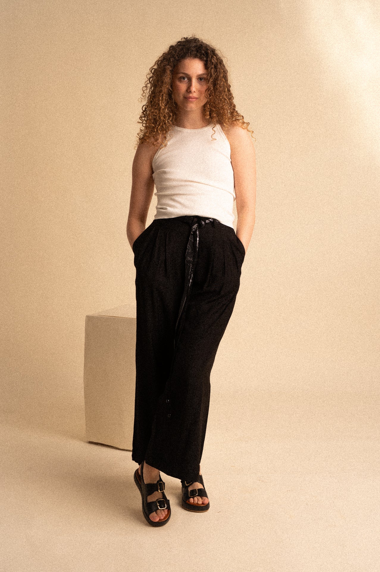 Pantalone Palazzo Nero Donna con Cintura Fantasia