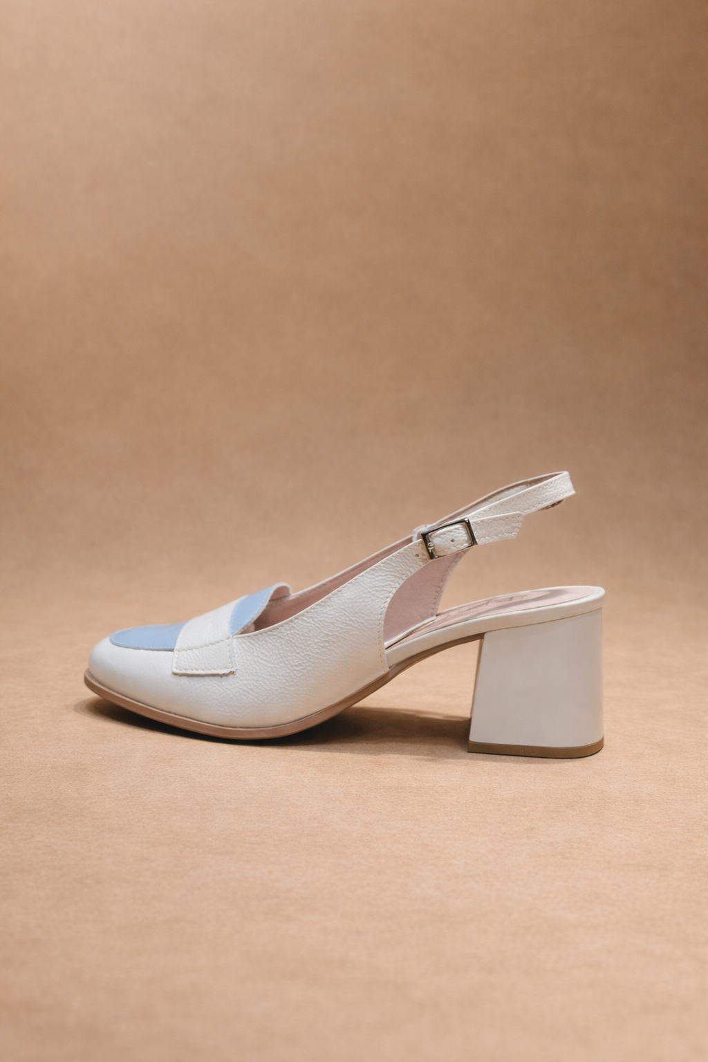 Scarpa Azzurra slingback mocassino bicolore in pelle con tacco 6 cm