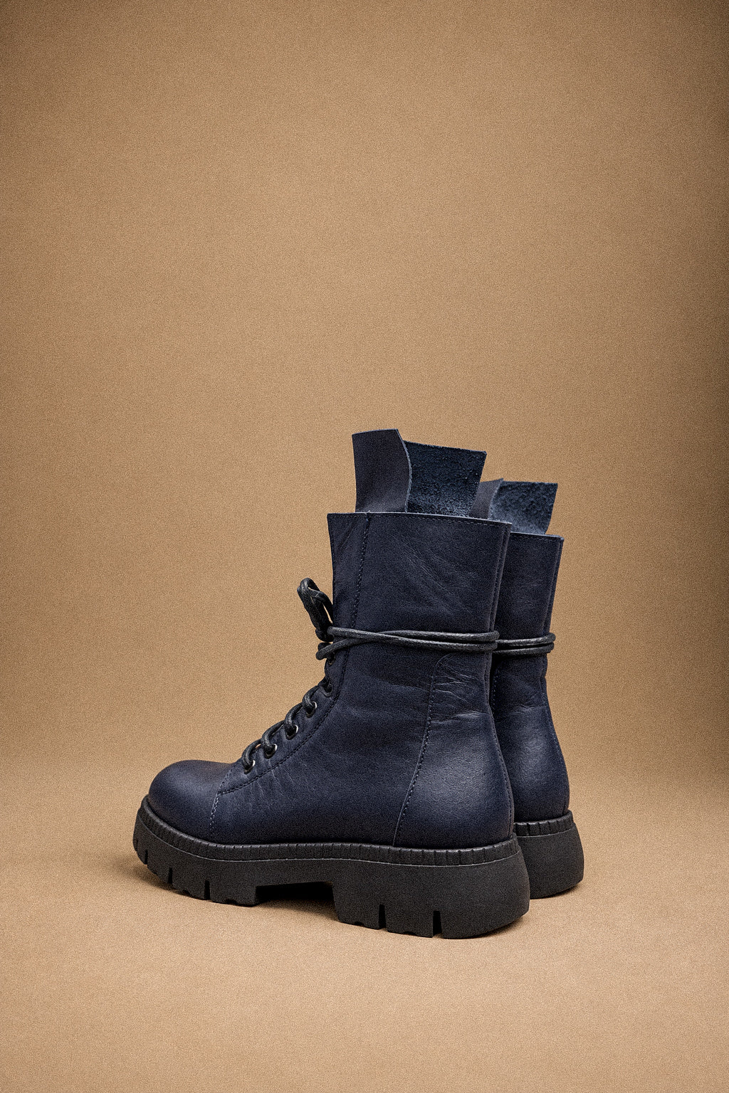 Anfibio Donna in Vera Pelle Blu Navy Stringato con Zip Interna e Suola in Gomma
