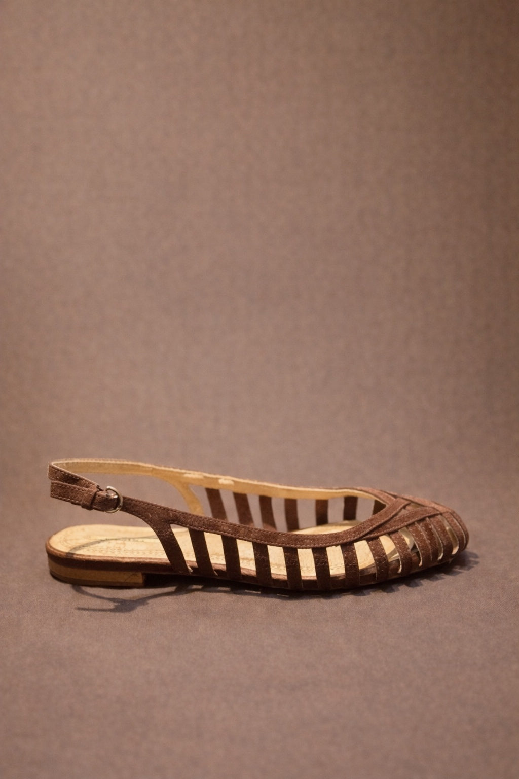 Sandali Intrecciati Marrone con Cinturino – Flat Cage in Ecopelle Effetto Morbido