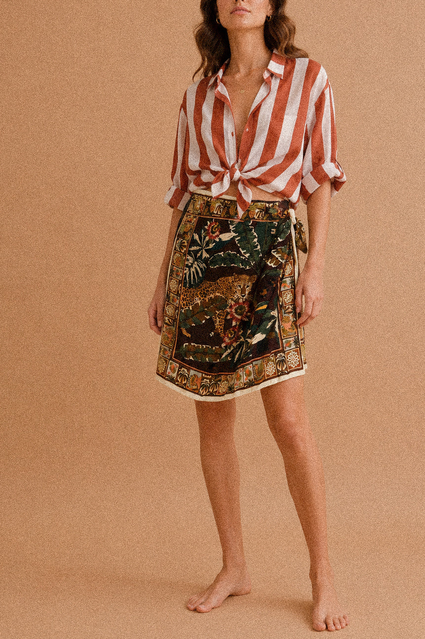 Camicia a righe terracotta e panna con laccio sulle maniche