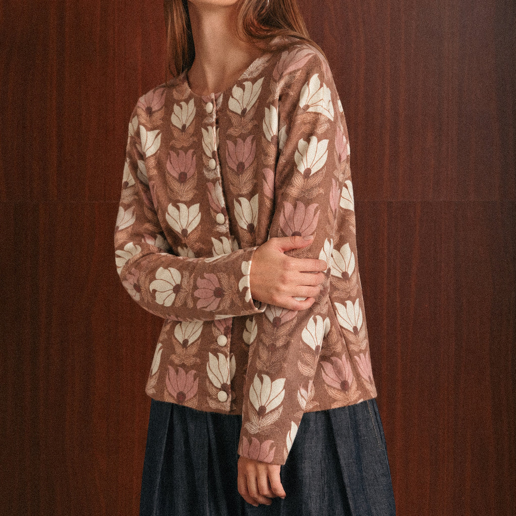 Cardigan donna Kansans con bottoni e fantasia floreale geometrica – marrone e rosa