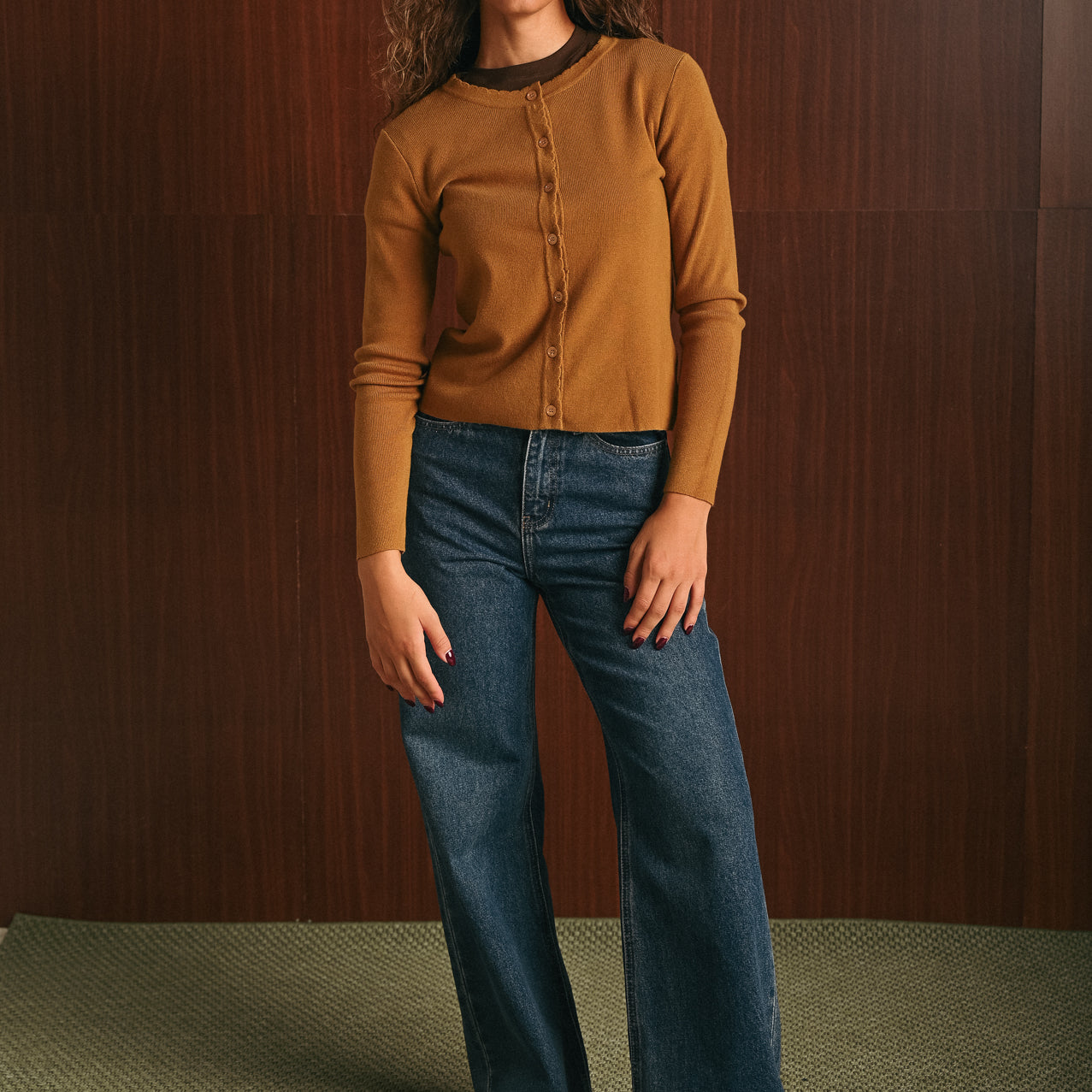 Cardigan donna color zafferano con bottoni e scollo rotondo