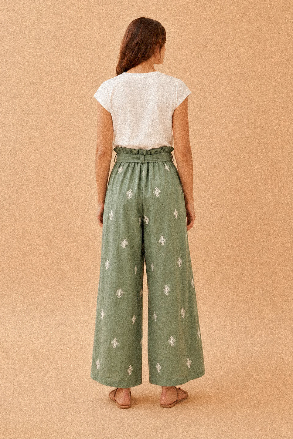 Pantalone ampio in cotone e lino con cintura