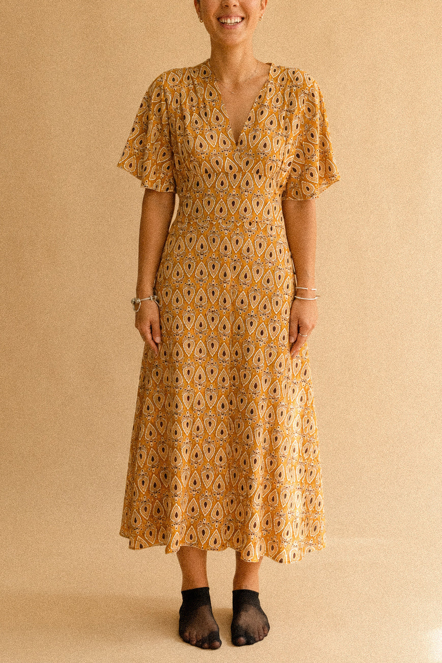 Abito “Golden Paisley” – lungo in viscosa con stampa