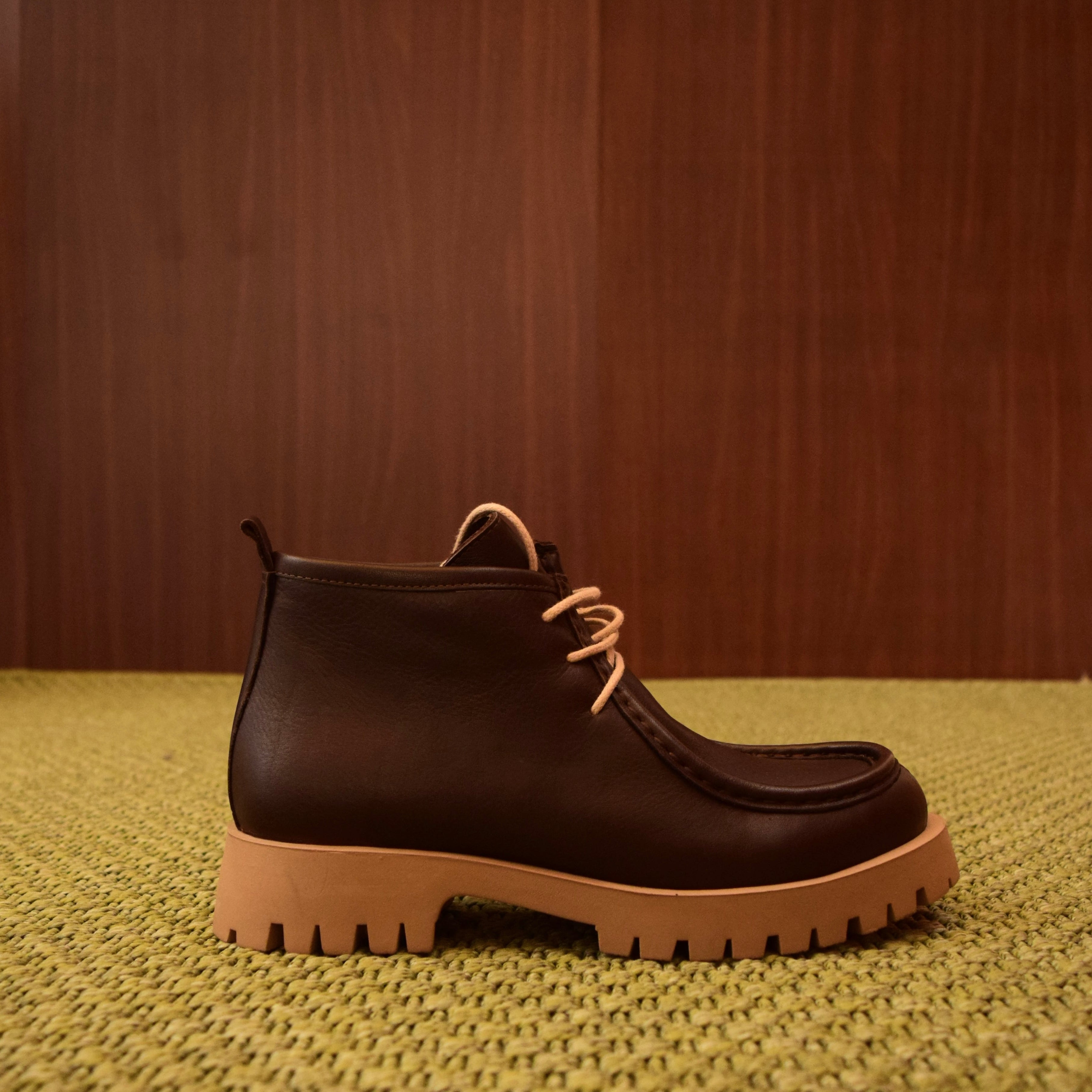 Stivaletti Donna in Vera Pelle - Suola Chunky e Design Moc-Toe