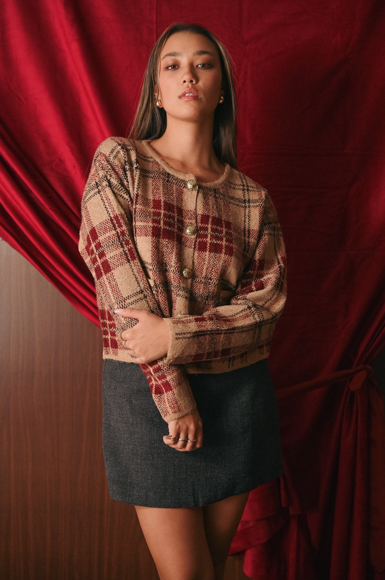 Cardigan Donna Tartan Bottoni Oro | Giacchino Scozzese Beige/Rosso | Stile Preppy-Chic