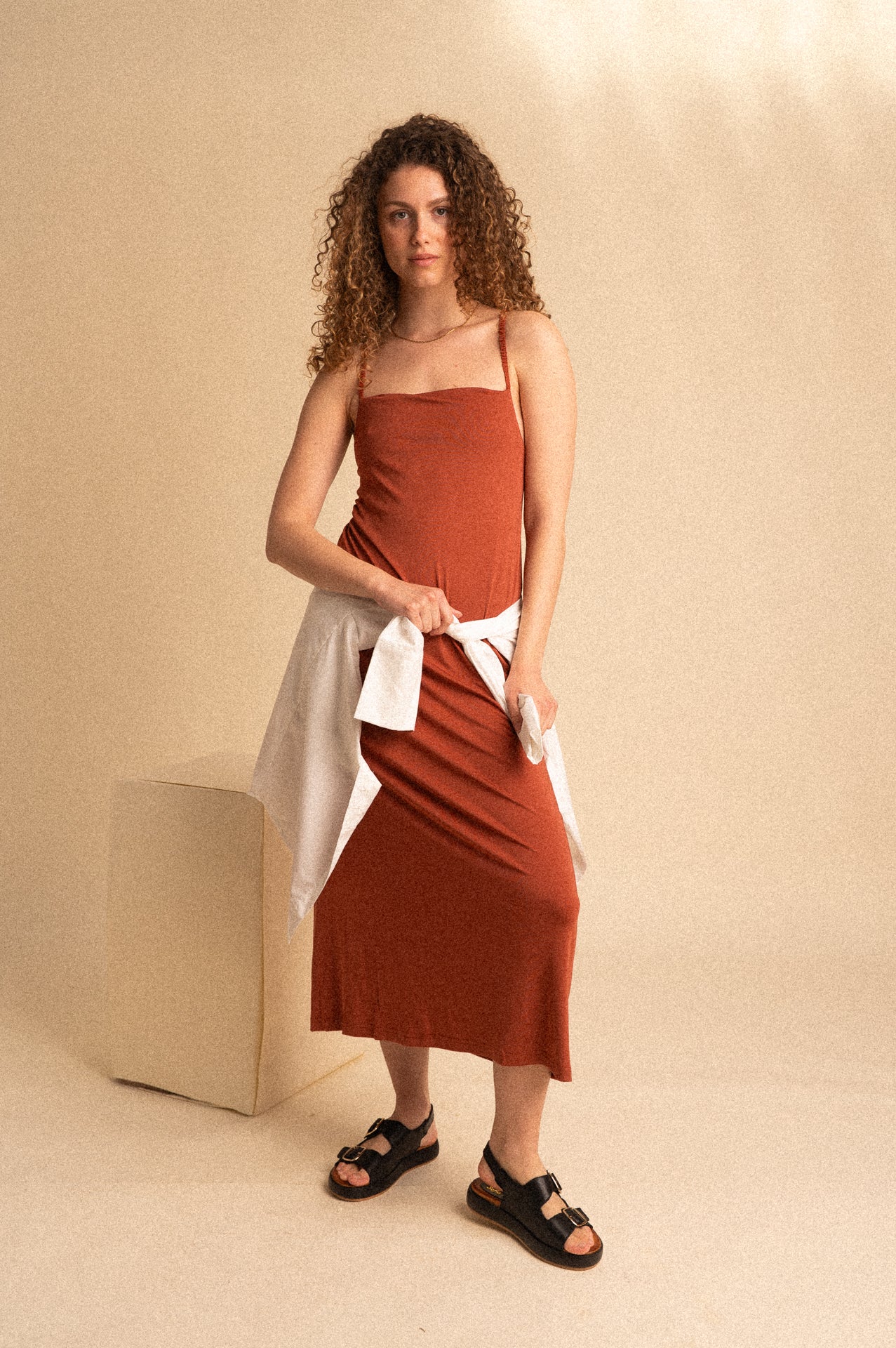 Abito Lungo Donna in Tencel Terracotta Calda con Schiena Incrociata