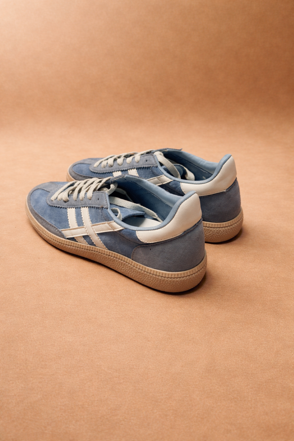 Sneakers Flora azzurro effetto camoscio con dettagli bianchi