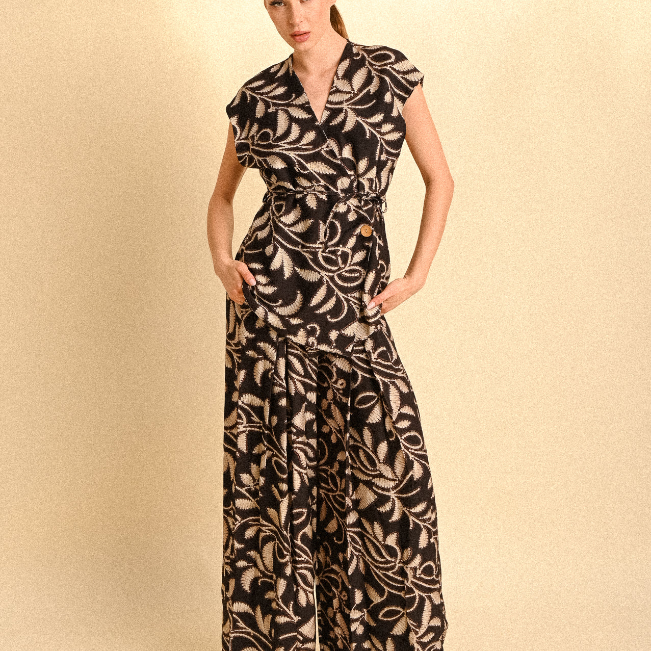 Set Andora Nero Fantasia – Completo con Top Portafoglio e Pantalone Palazzo