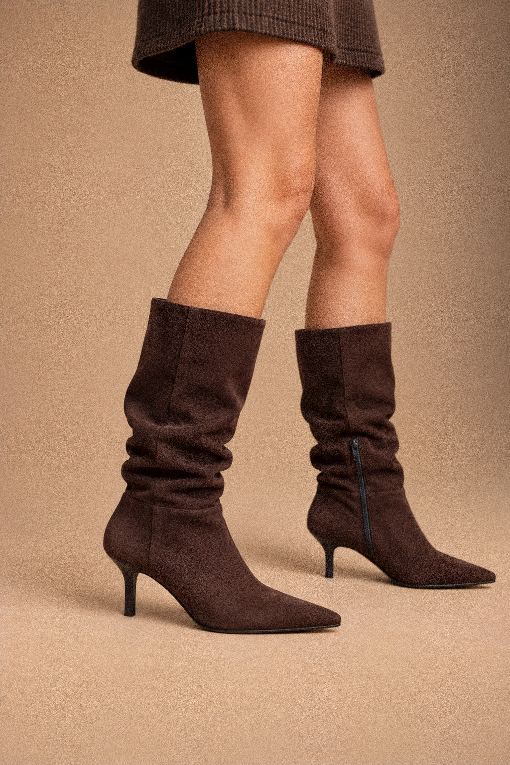 Stivale Donna Marrone Effetto Camoscio a Punta con Tacco 6 cm e Zip Interna