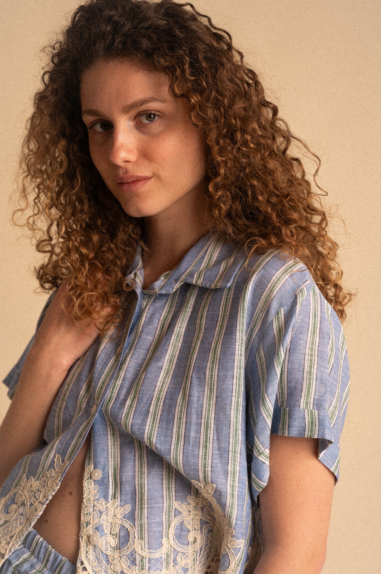 Camicia Donna a Righe con Ricamo in Viscosa e Lino – Camicia Leggera Elegante