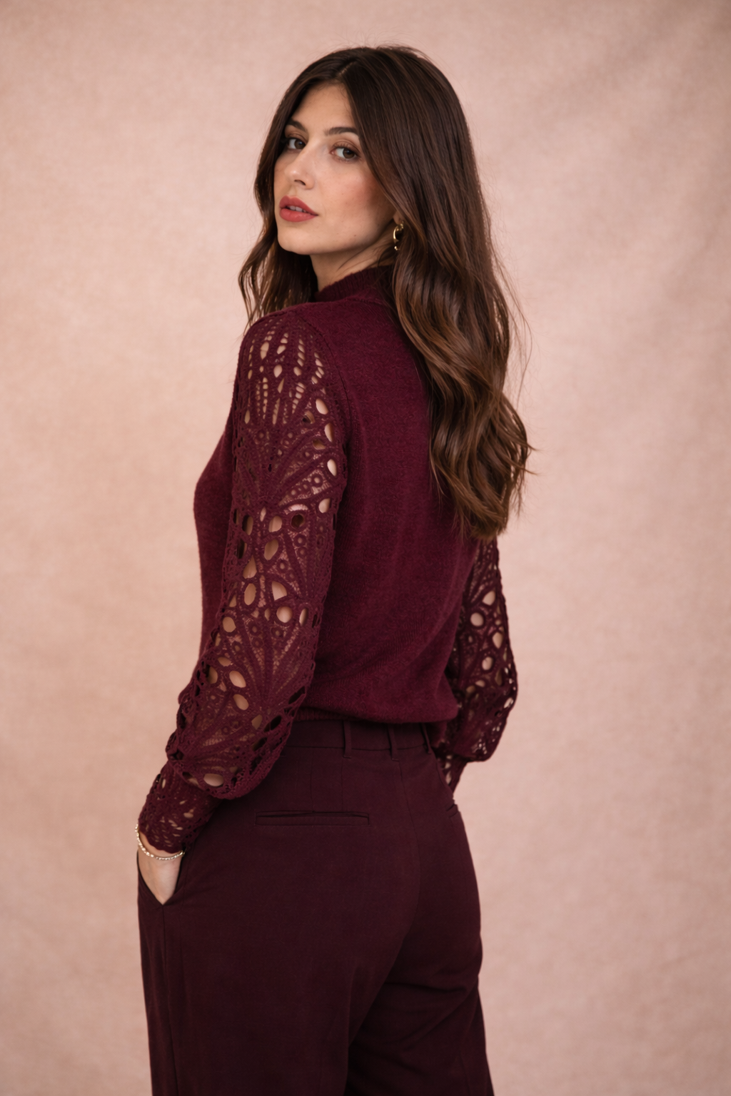 Maglione Bordeaux Elegante con Maniche in Macramè | Misto lana