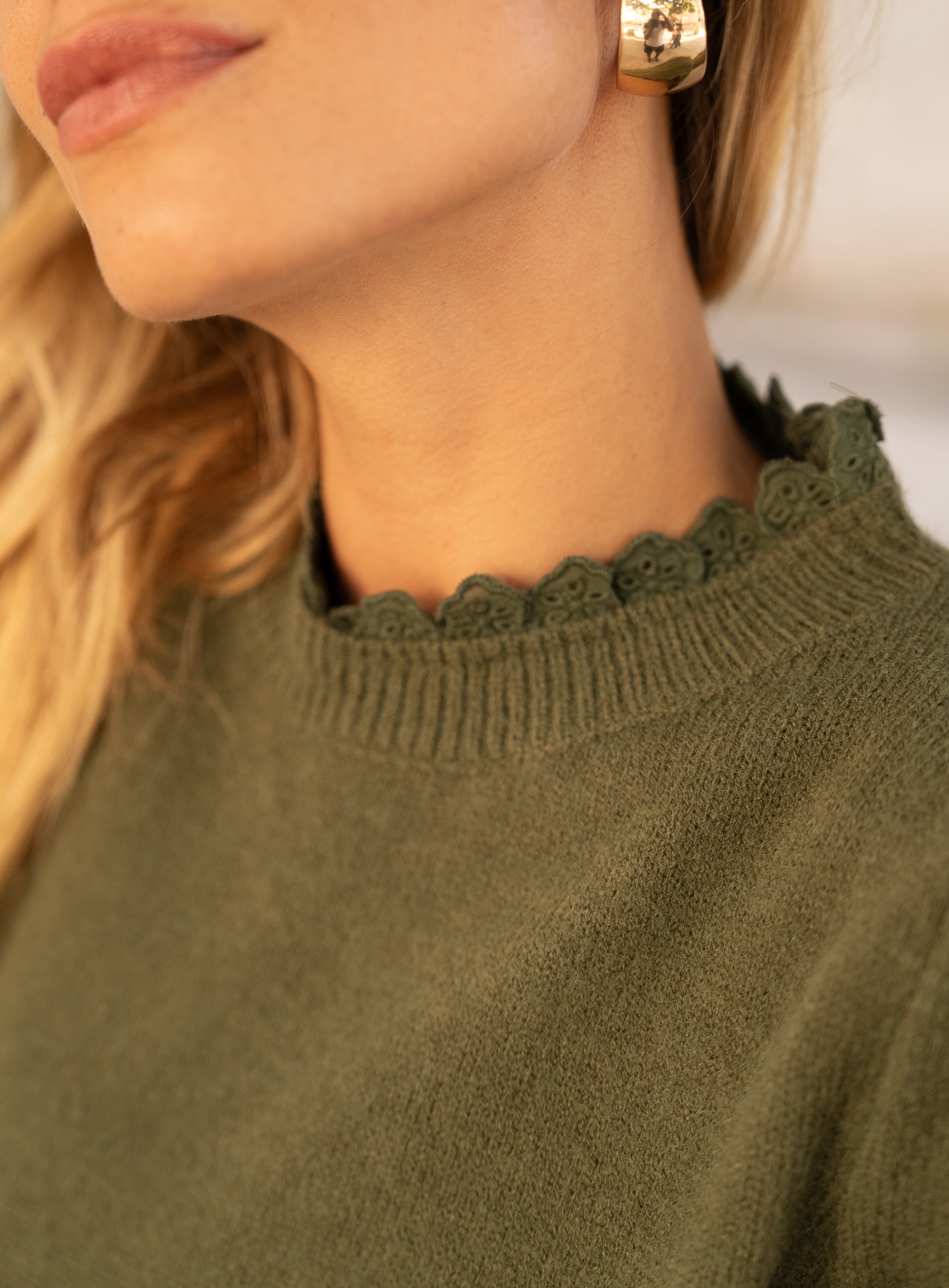 Maglia Donna verde Modello Camille | Collo e Polsi in Pizzo | Misto Lana Morbido