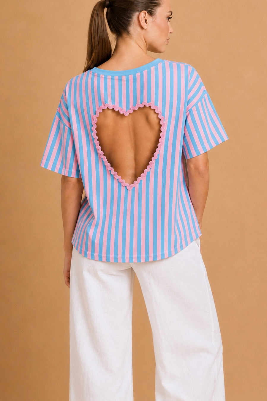 T-Shirt Cuore Candy – T-Shirt Donna a Righe Rosa e Azzurro con Schiena Aperta