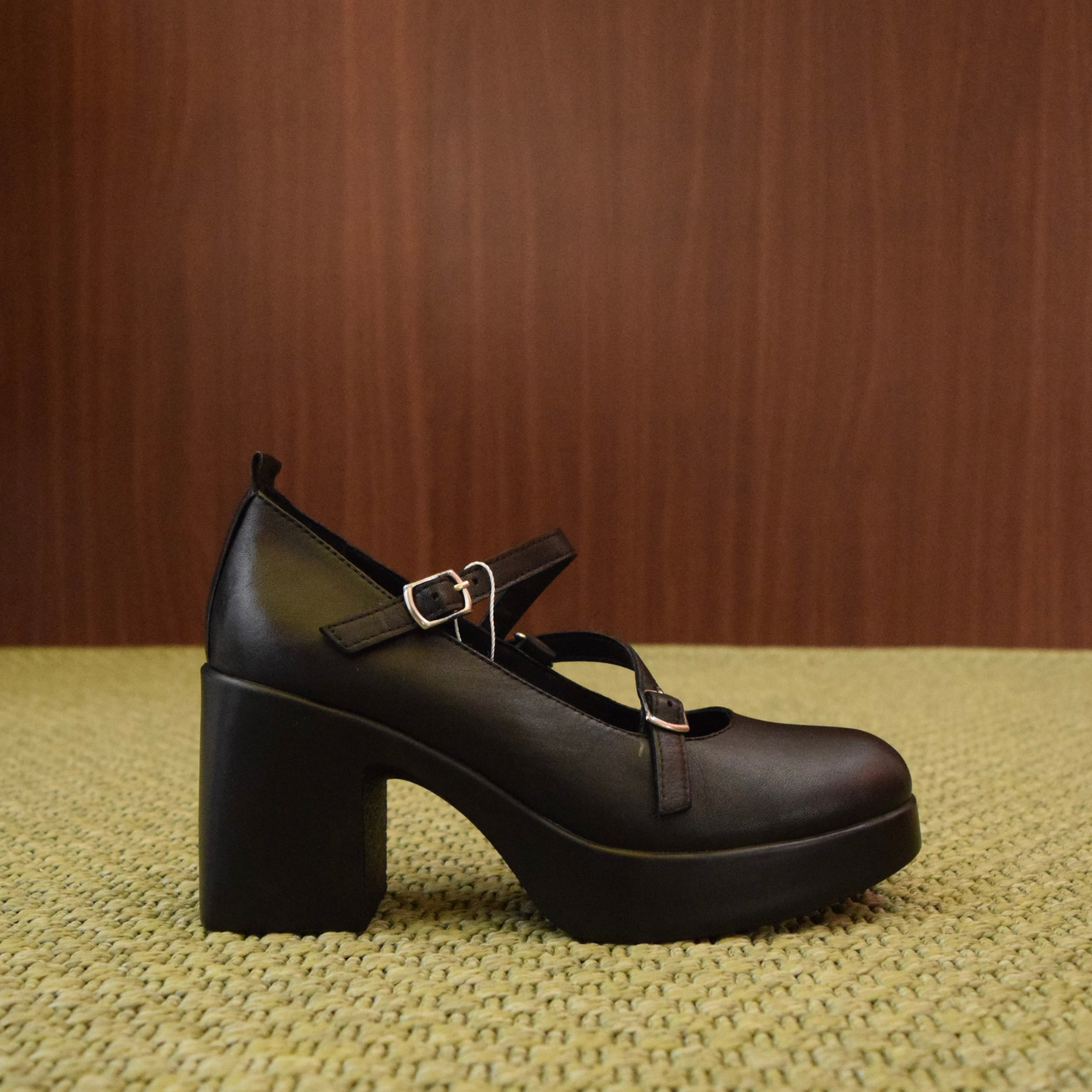 scarpe donna tacco grosso, mary jane platform nere, scarpe pelle doppio cinturino, scarpe tacco quadrato donna, tacco alto comodo, stile gotico elegante.
