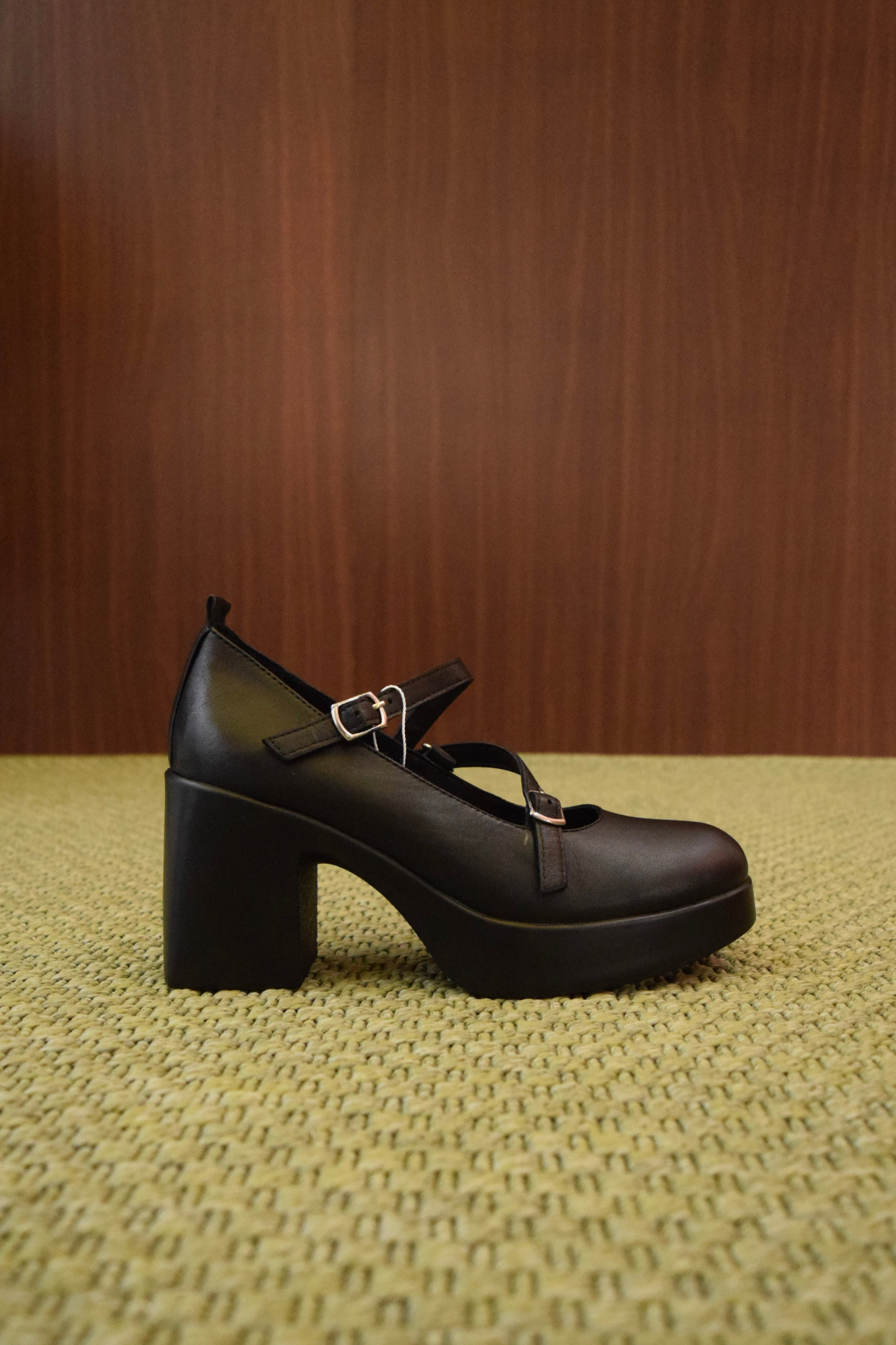 scarpe donna tacco grosso, mary jane platform nere, scarpe pelle doppio cinturino, scarpe tacco quadrato donna, tacco alto comodo, stile gotico elegante.