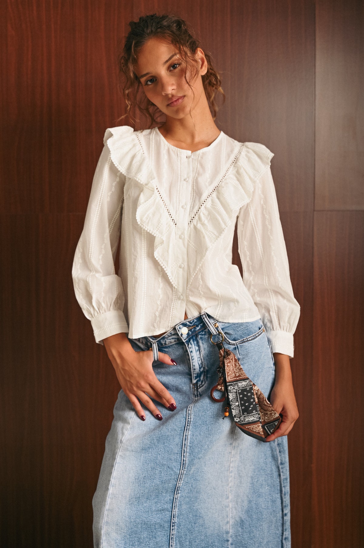 Camicia Donna Bianca in Cotone 100% con Maxi Volant Ricamati e Inserti Sangallo