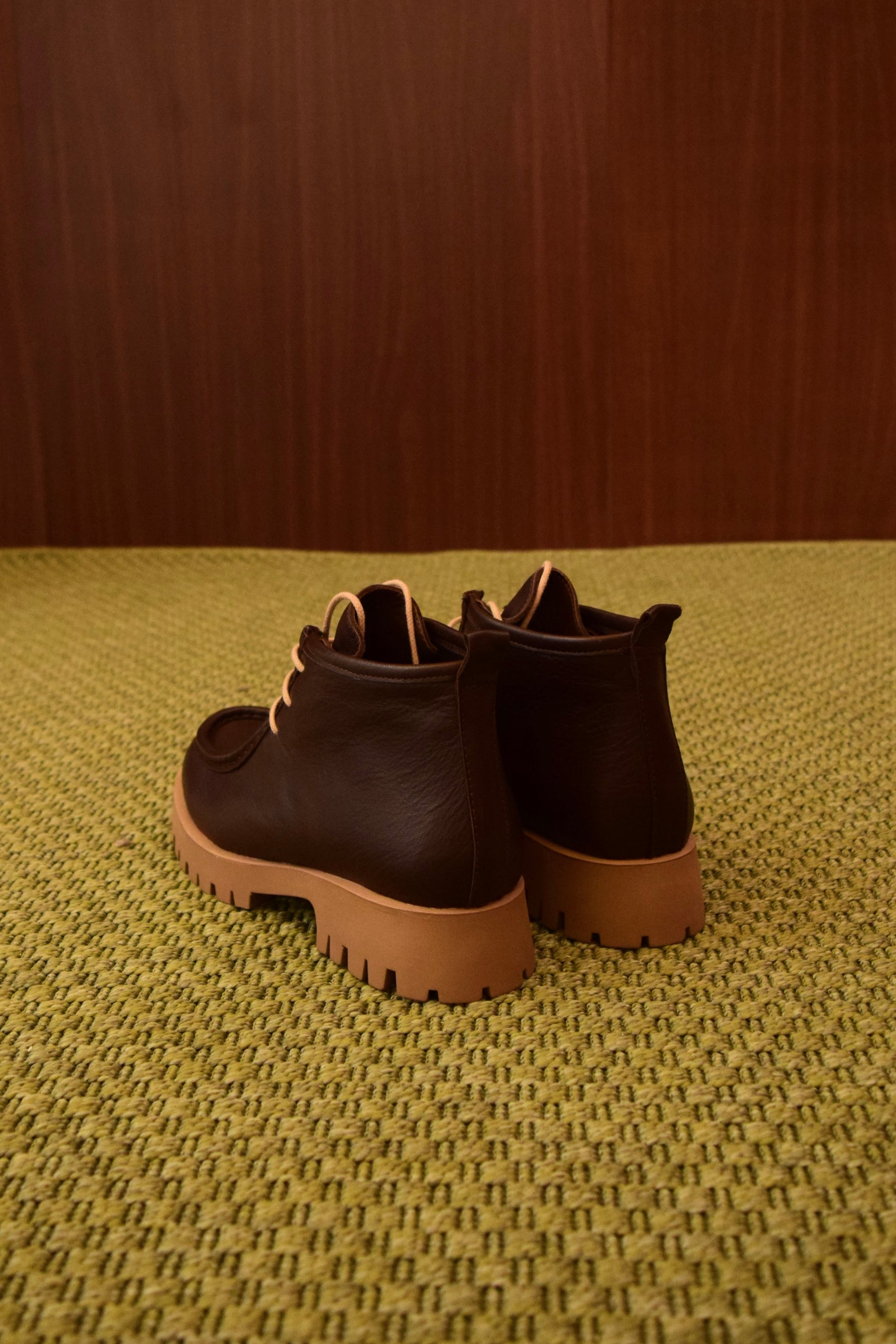 Stivaletti Donna in Vera Pelle - Suola Chunky e Design Moc-Toe