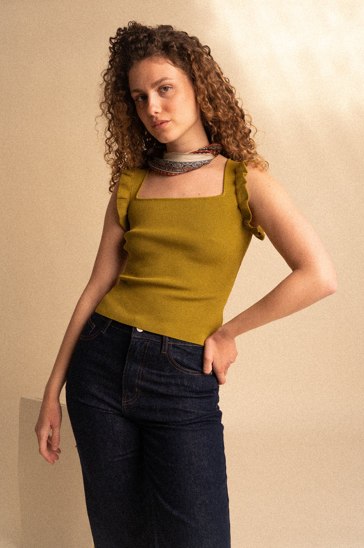 Top Donna in Viscosa Verde Oliva con Spalline Volant – Scollo Quadrato