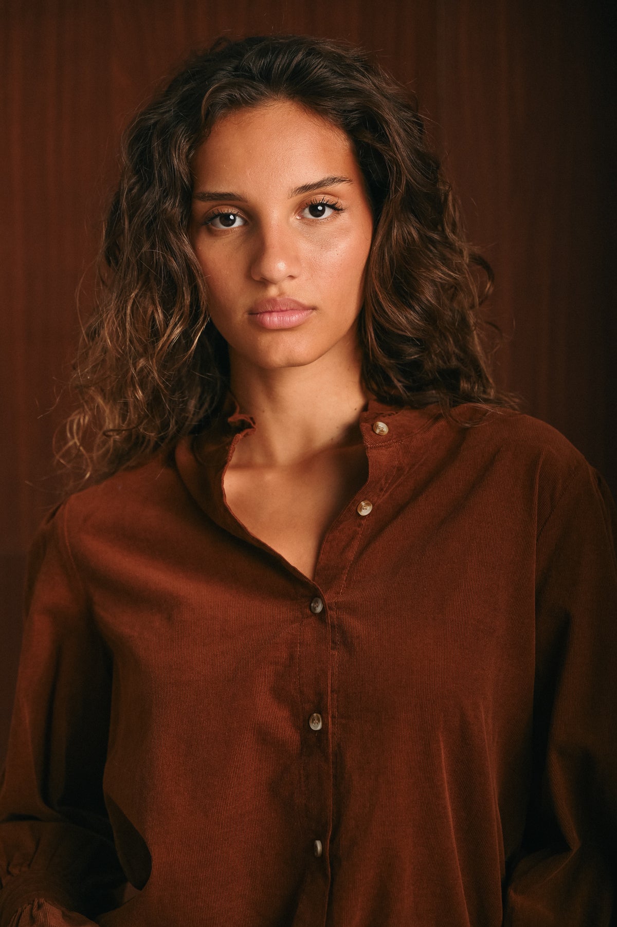 Camicia Donna Camel in Velluto Mille Righe con Colletto Rouche