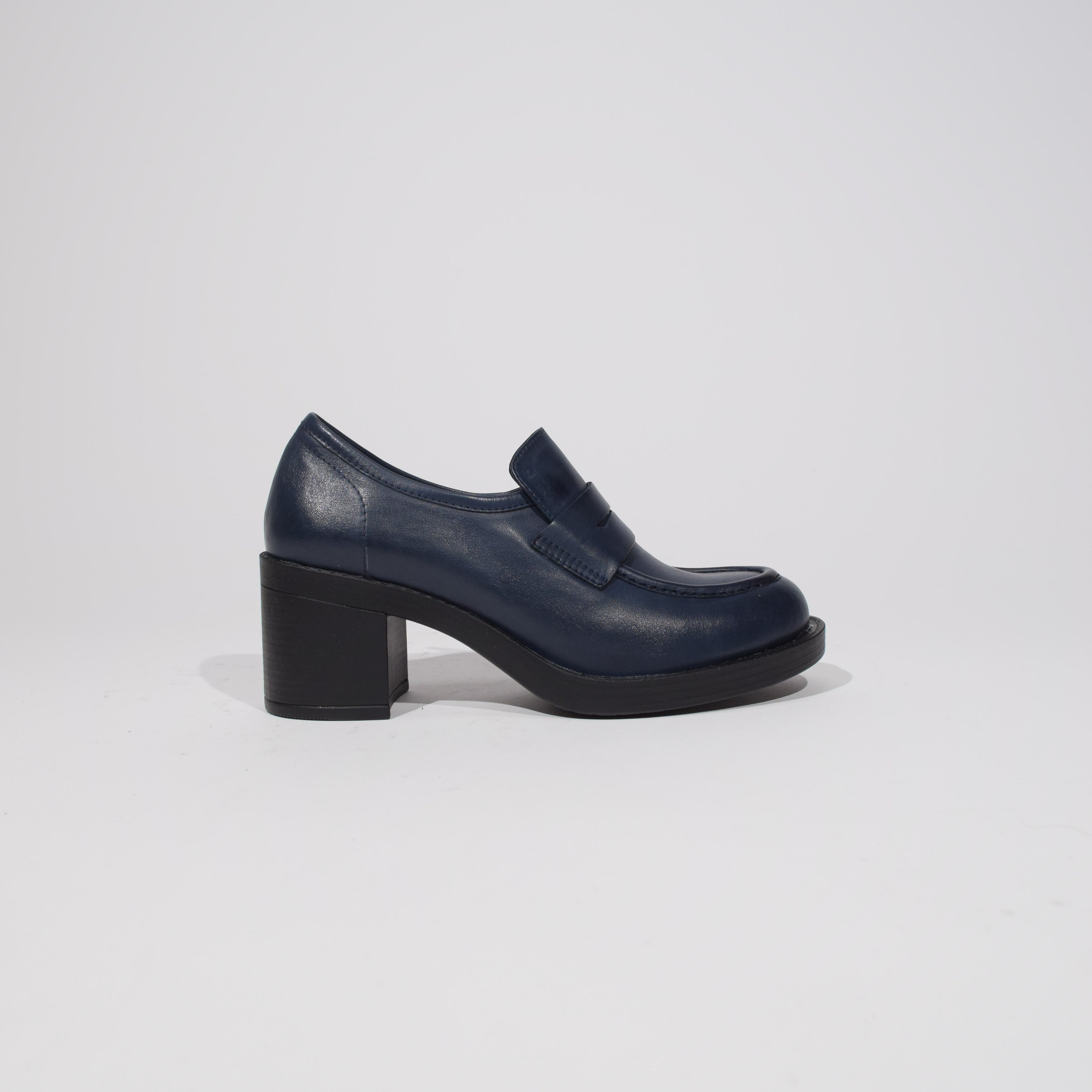 Blue leather Oxford with heel