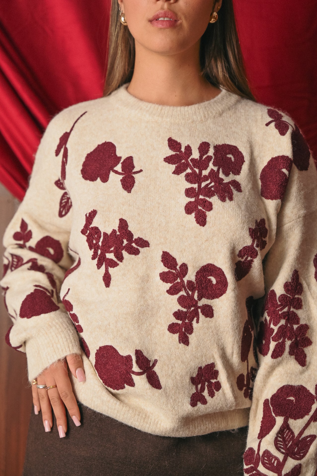 Maglione Oversize con Fantasia Floreale Ricamata