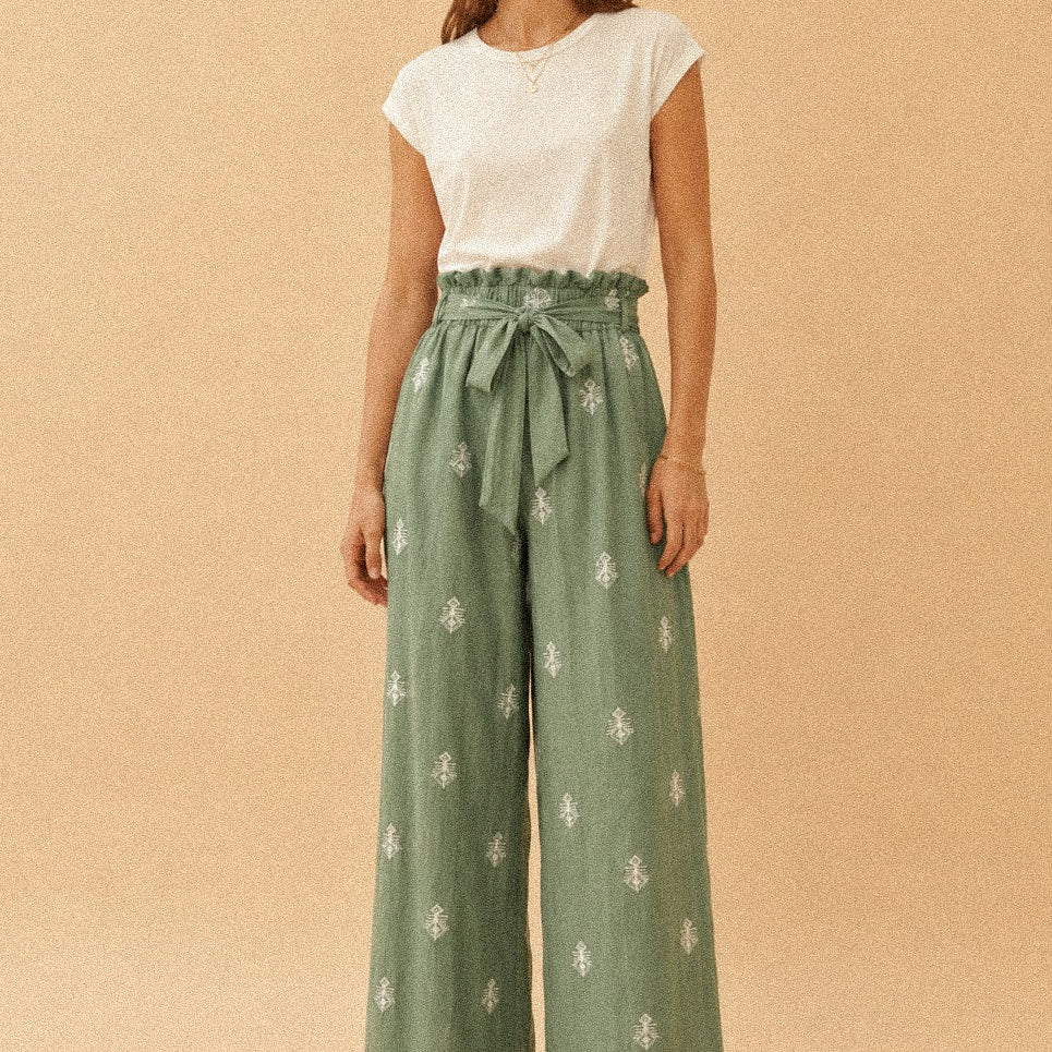 Pantalone ampio in cotone e lino con cintura