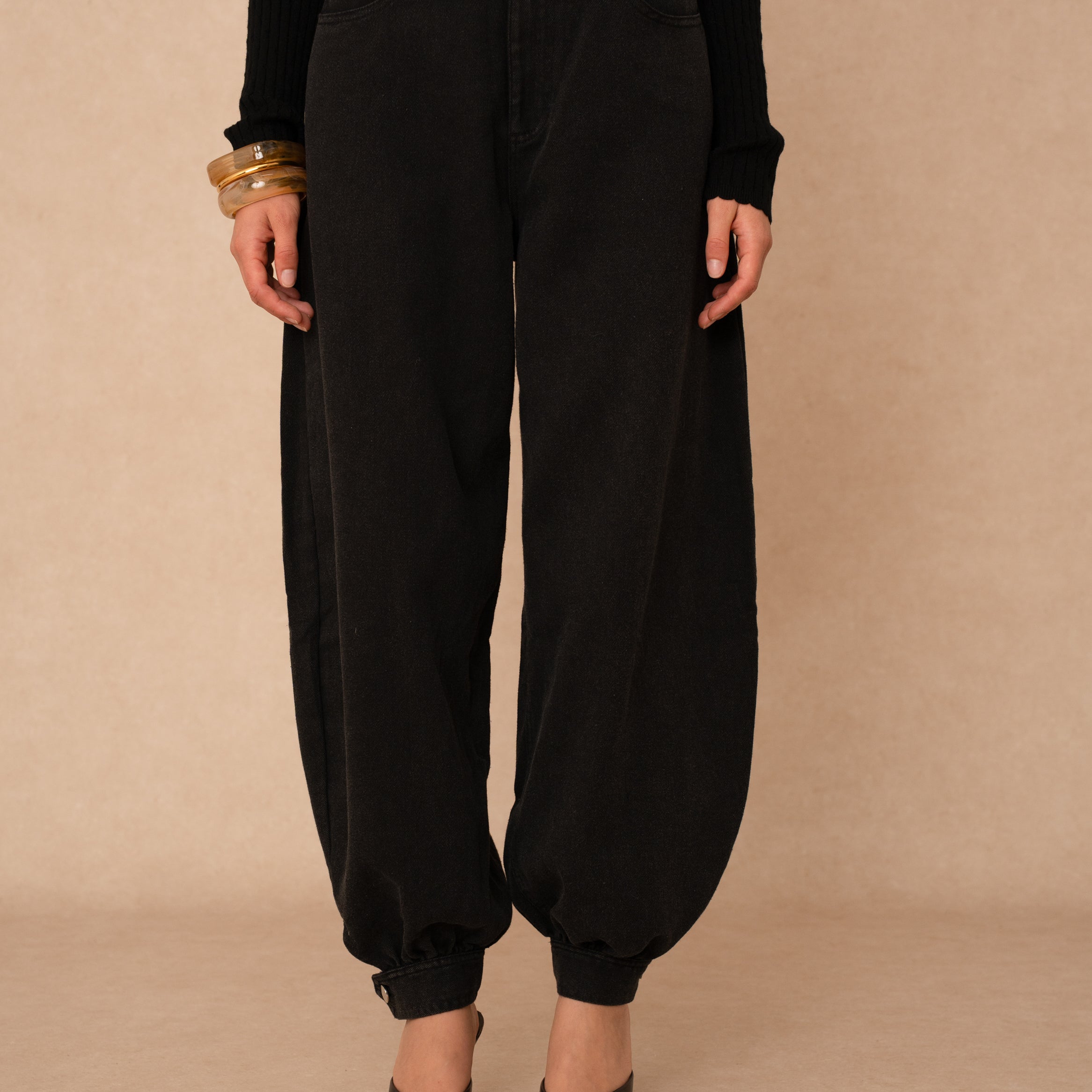 Jeans nero ballon vita alta