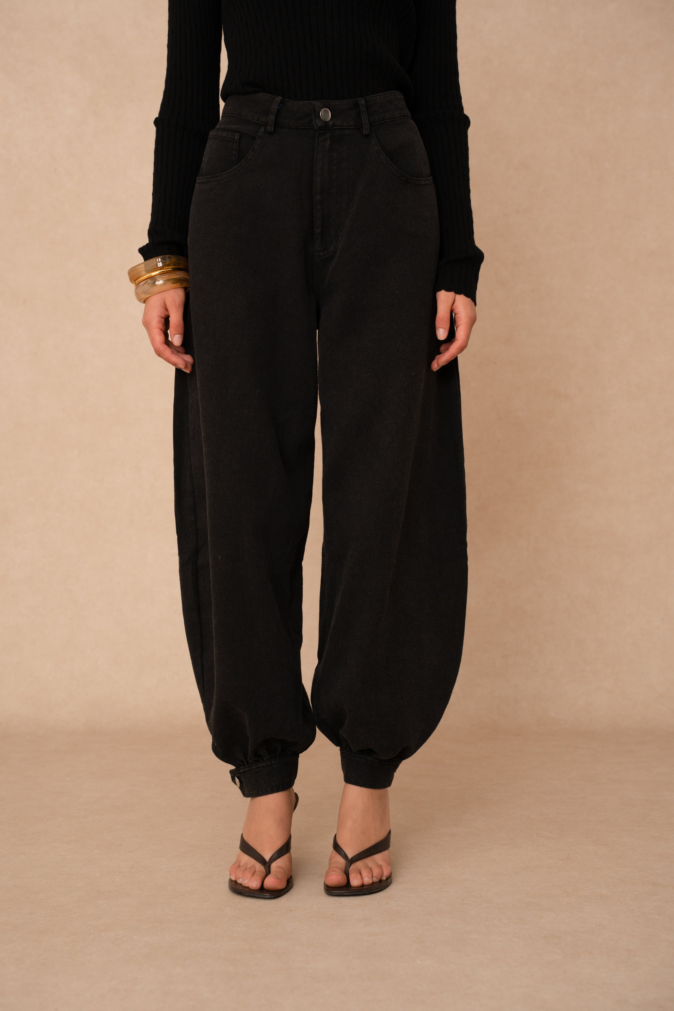 Jeans nero ballon vita alta
