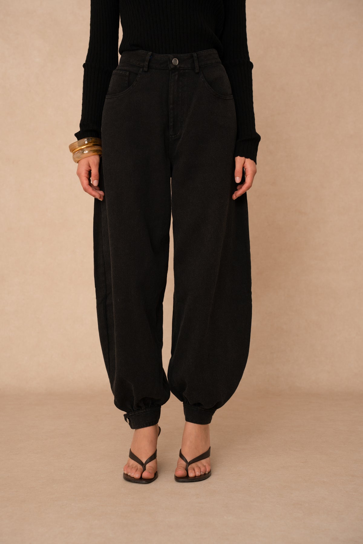 Jeans nero ballon vita alta