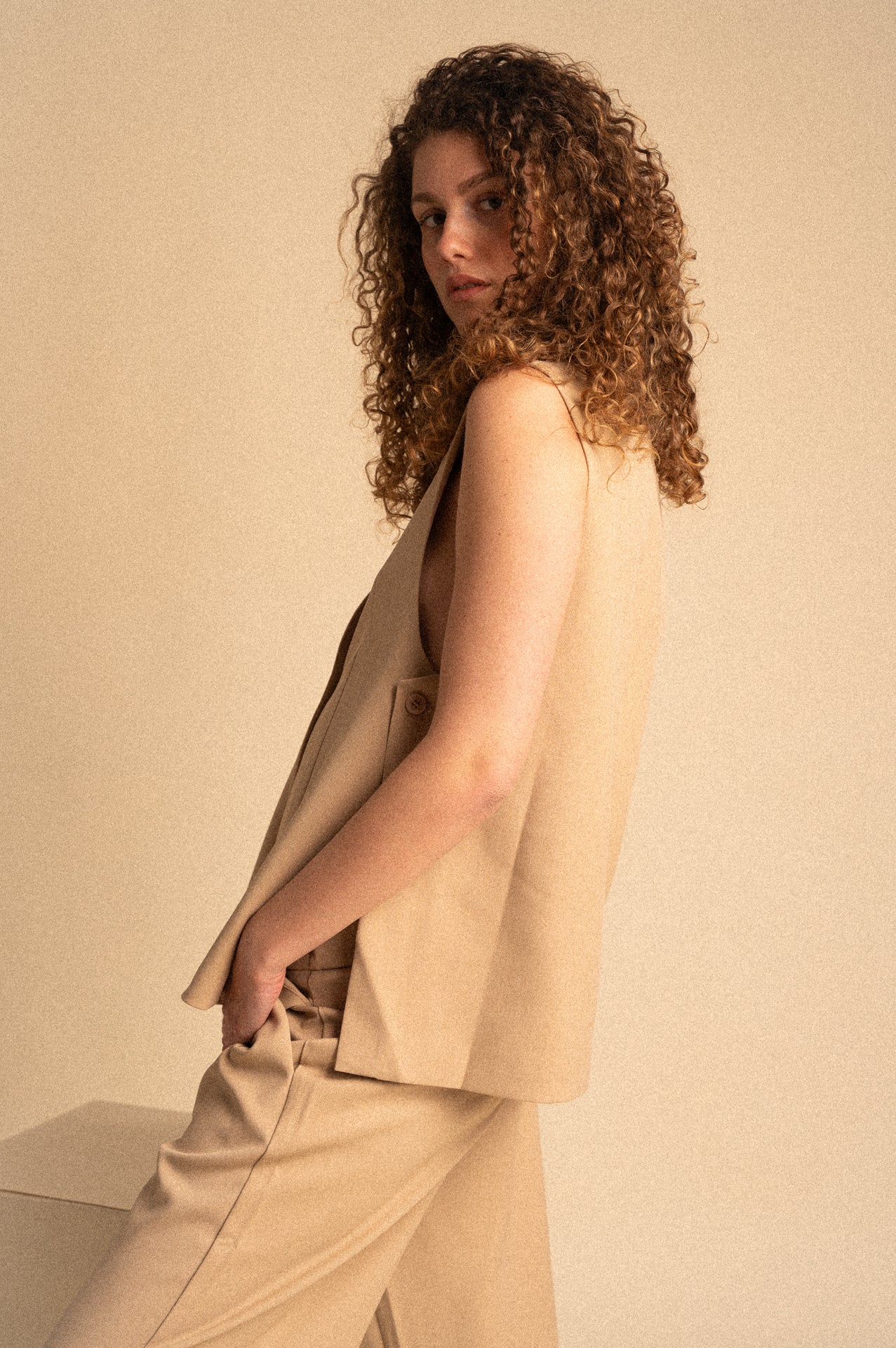 Completo Donna beige con Gilet Sartoriale Over e Pantalone Palazzo