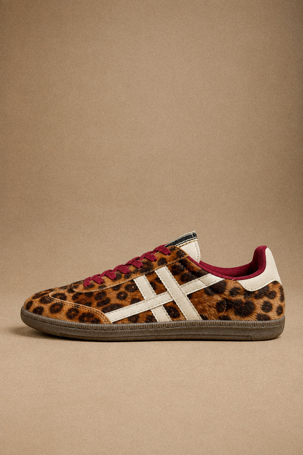 Sneakers Donna Leopardate Effetto Cavallino con Dettagli Panna e Lacci Bordeaux
