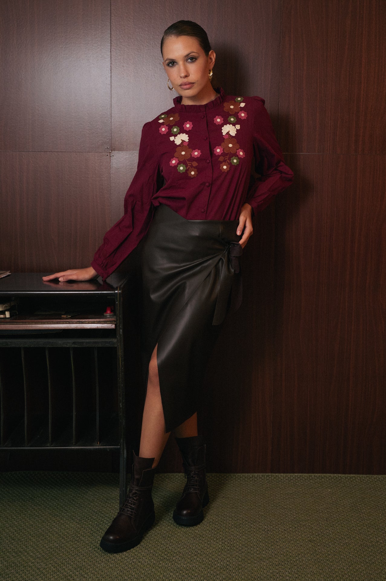 Gonna midi in similpelle marrone