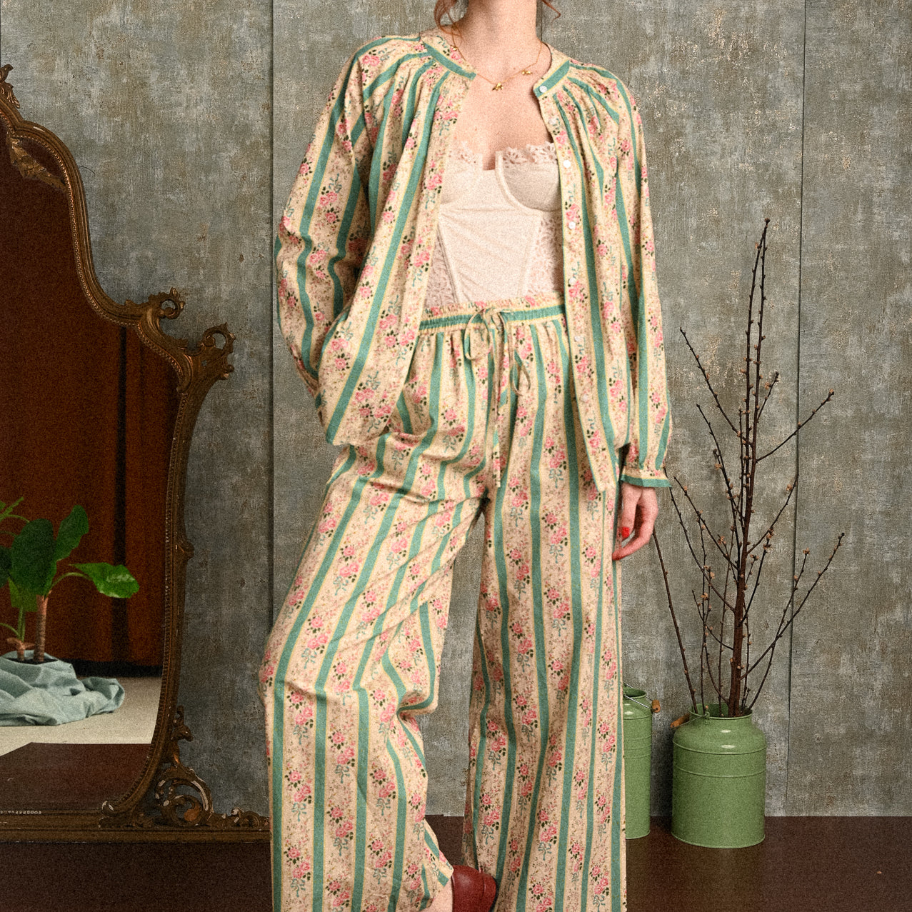 Pantalone Primula a Fantasia Floreale con Elastico in Vita e Laccio – 100% Cotone