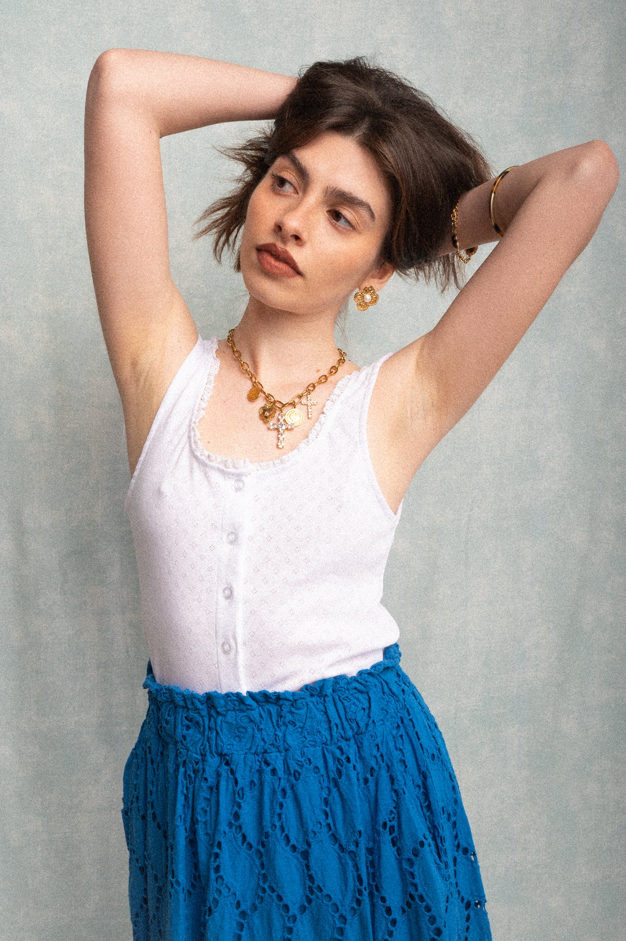 Top bianco con microricami