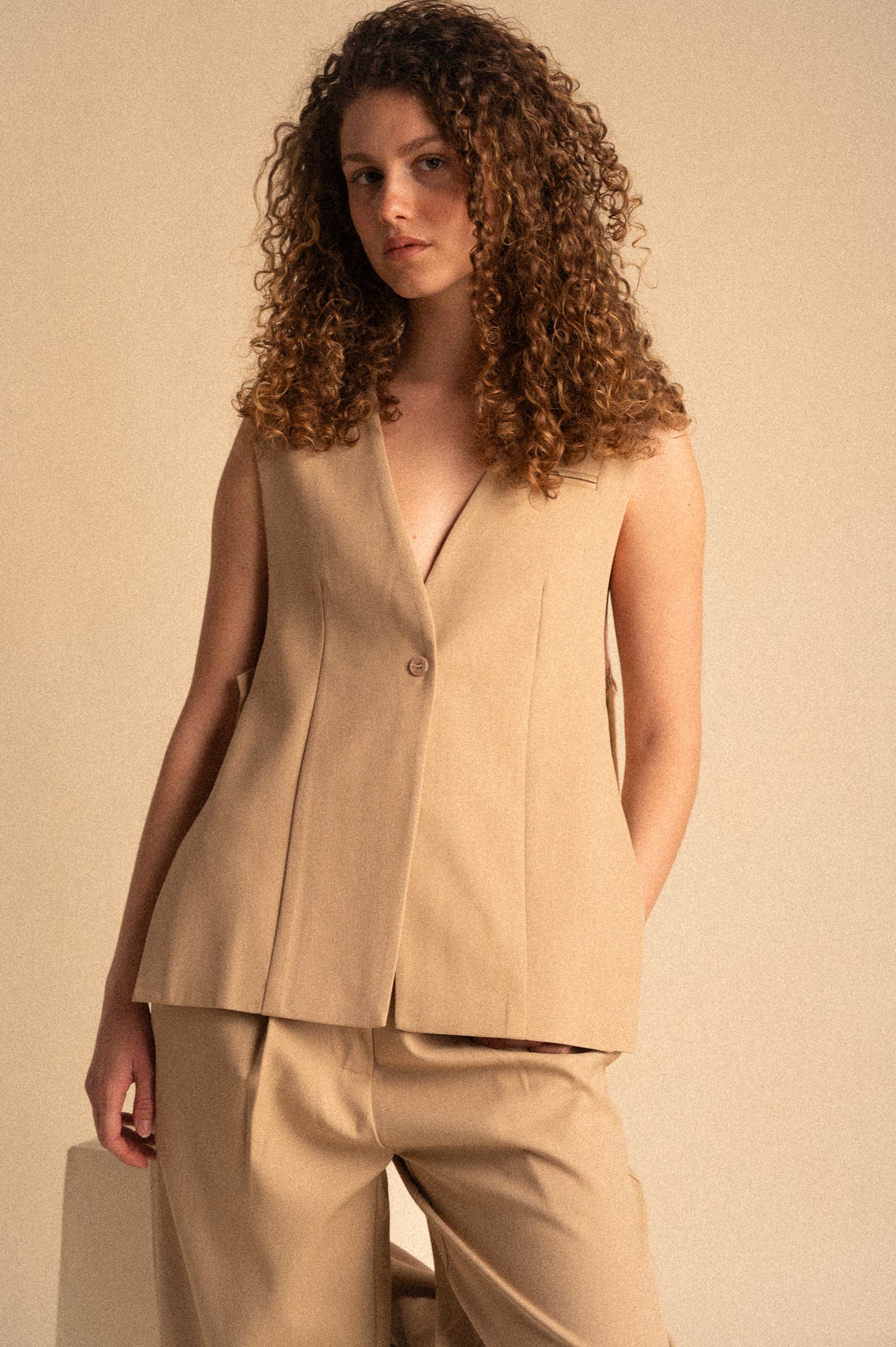 Completo Donna beige con Gilet Sartoriale Over e Pantalone Palazzo