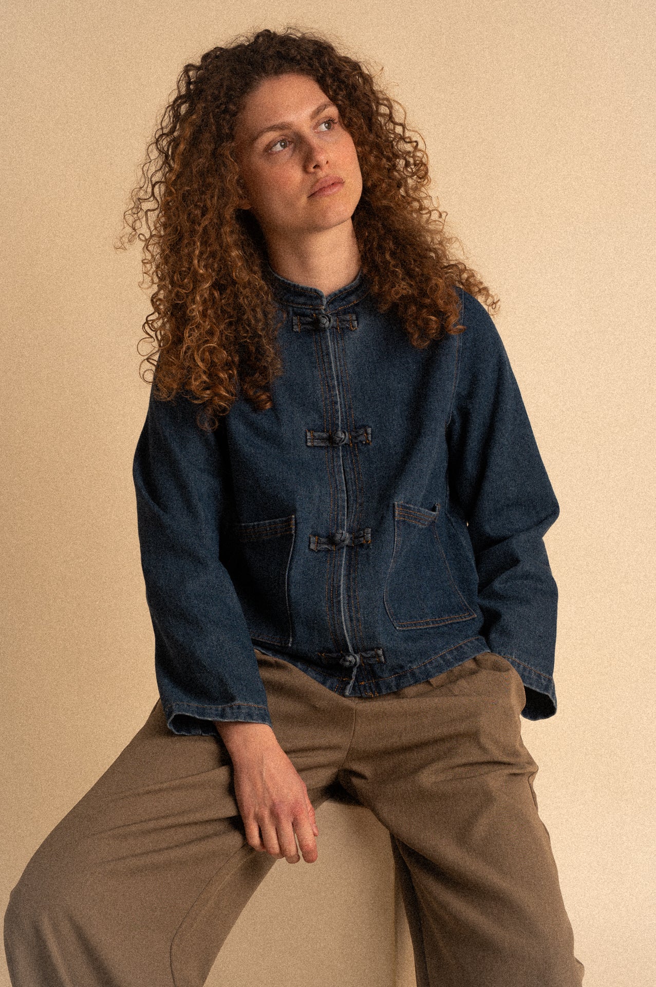 Giacca mandarin collet in Denim con Chiusura frog closure