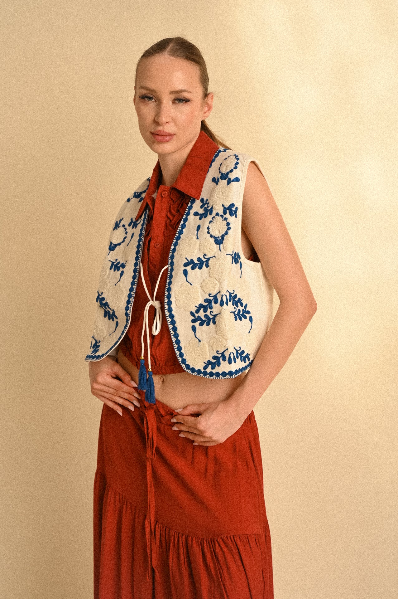 Gilet Marrakech Ricamato in Cotone con Cordino e Nappine Blu Donna