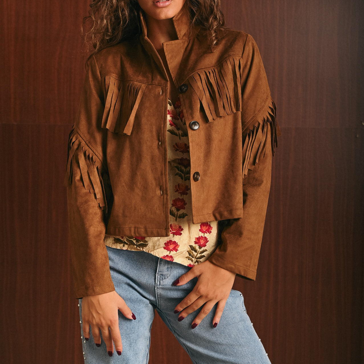 Giacca donna effetto suede con frange e bottoni – color cammello