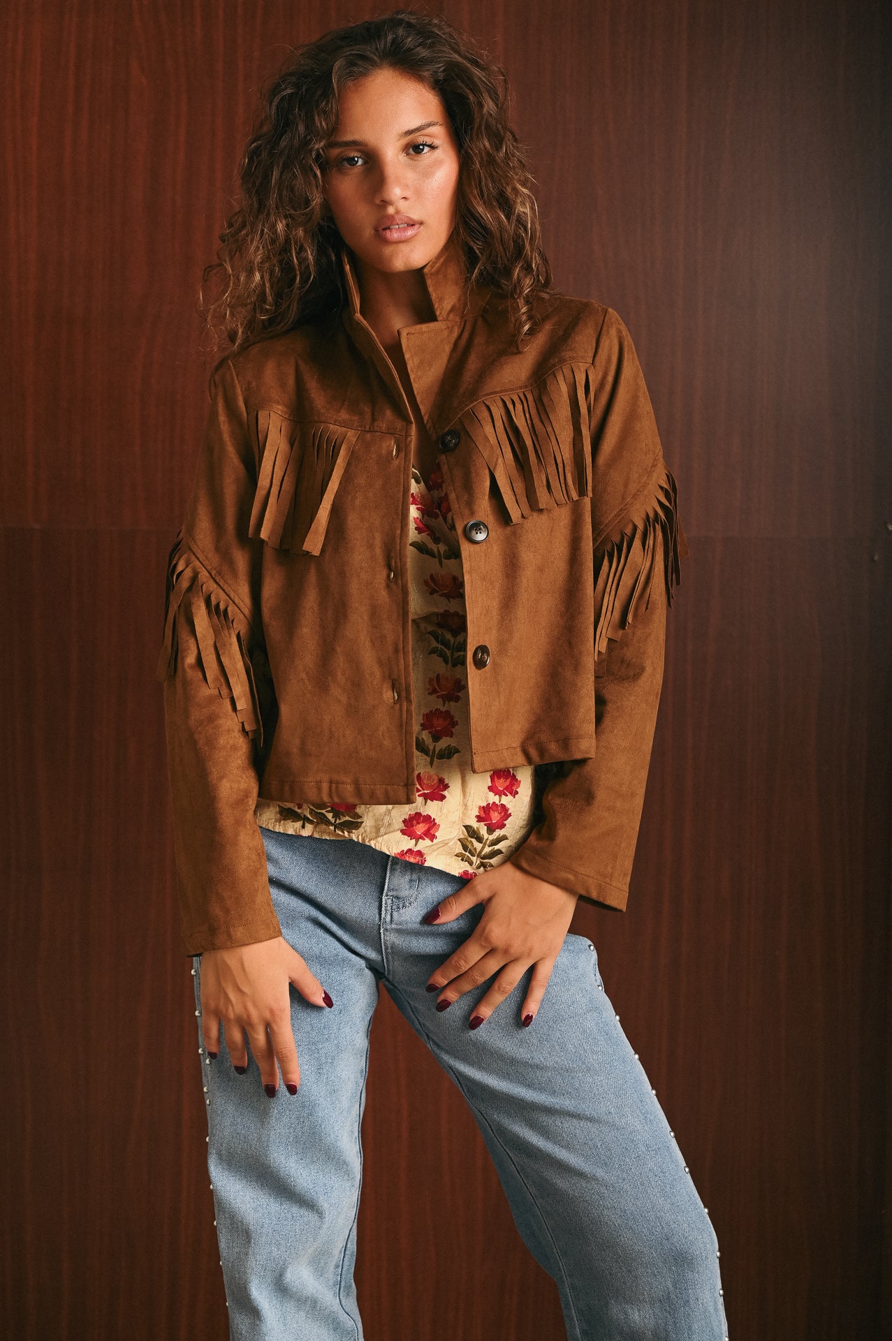 Giacca donna effetto suede con frange e bottoni – color cammello